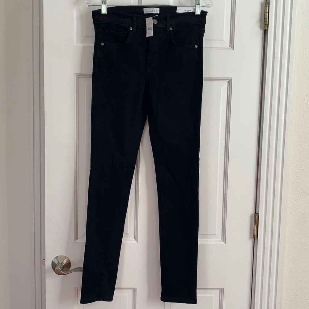 NWT Loft black modern skinny jeans. Size 4/27
